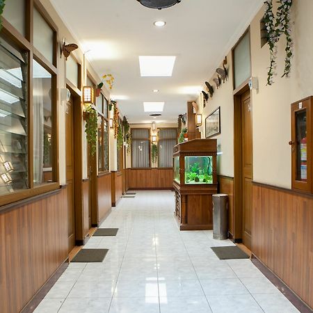 בנדונג Reddoorz Plus Near Riau Street מראה חיצוני תמונה