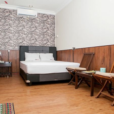בנדונג Reddoorz Plus Near Riau Street מראה חיצוני תמונה