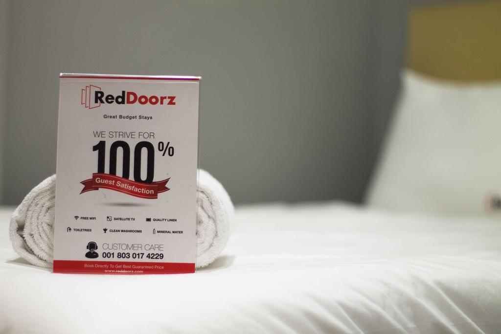 בנדונג Reddoorz Plus Near Riau Street מראה חיצוני תמונה