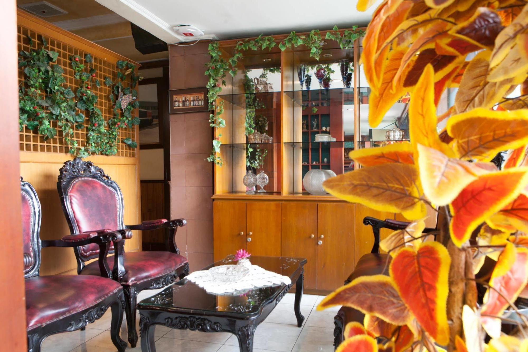בנדונג Reddoorz Plus Near Riau Street מראה חיצוני תמונה