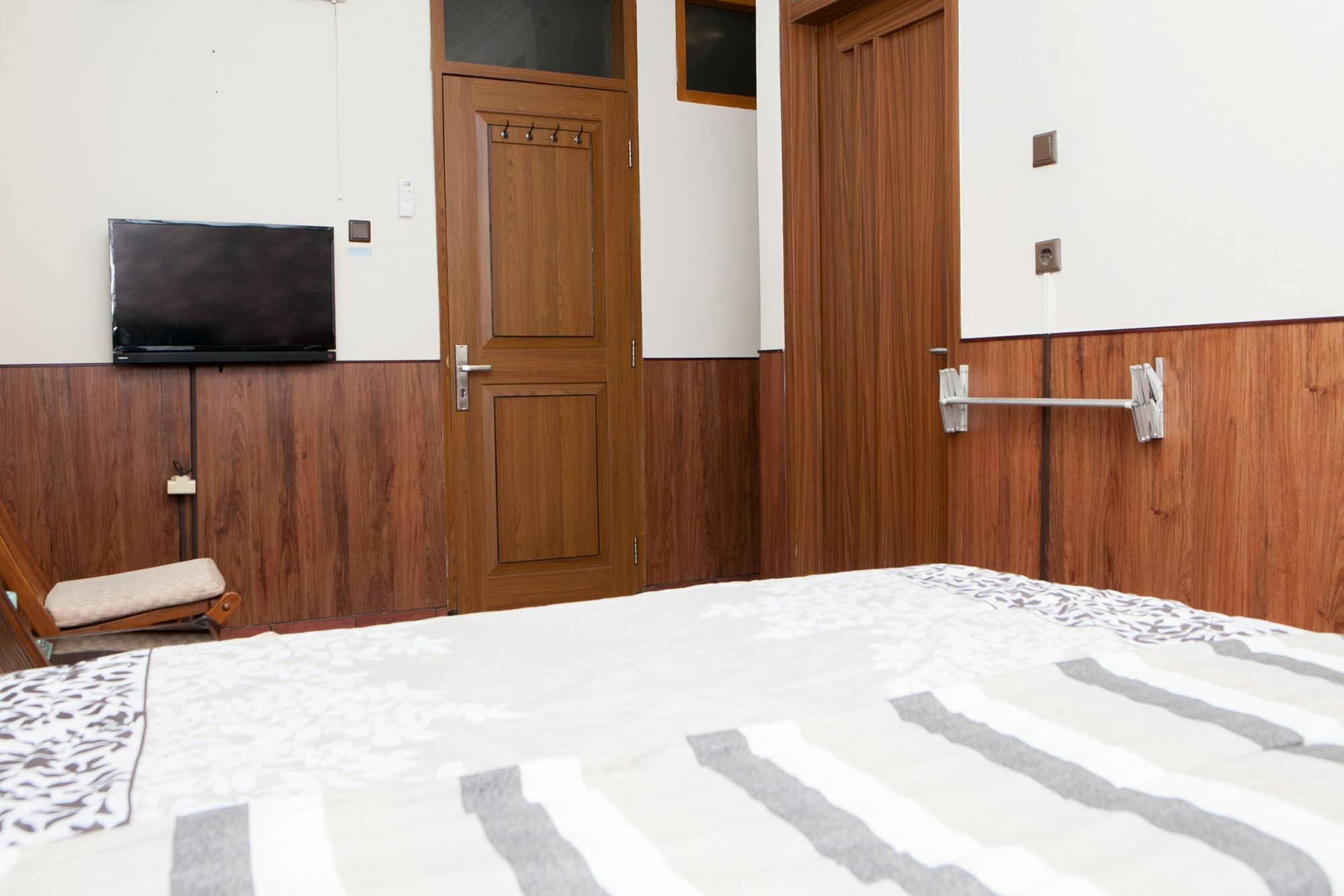 בנדונג Reddoorz Plus Near Riau Street מראה חיצוני תמונה