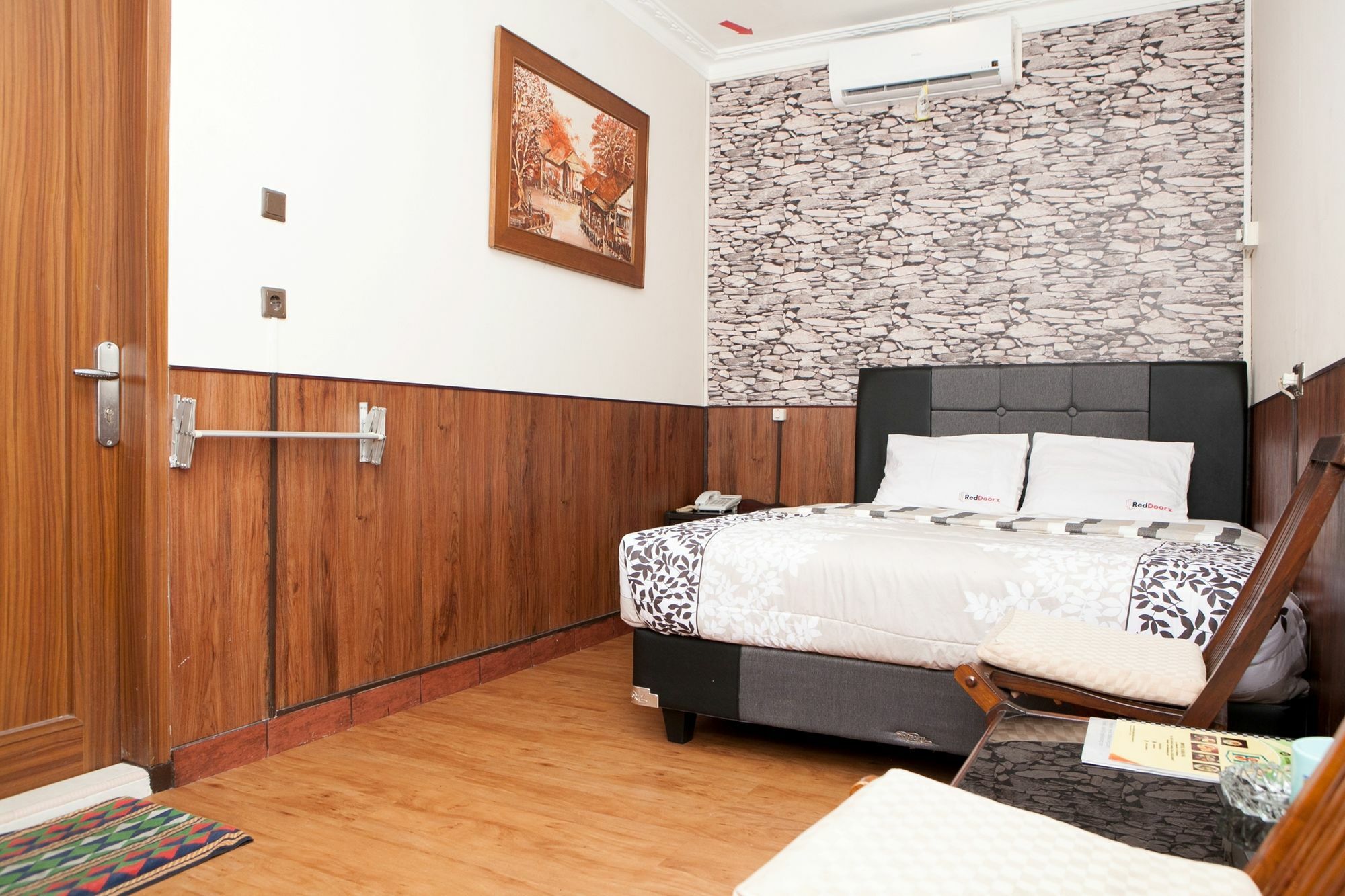 בנדונג Reddoorz Plus Near Riau Street מראה חיצוני תמונה