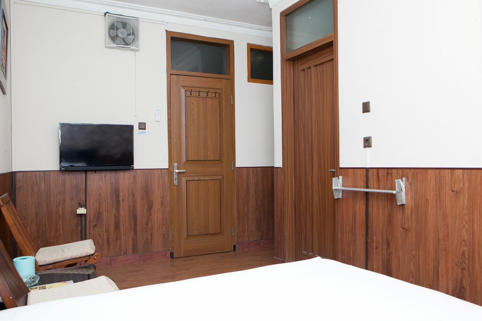בנדונג Reddoorz Plus Near Riau Street מראה חיצוני תמונה