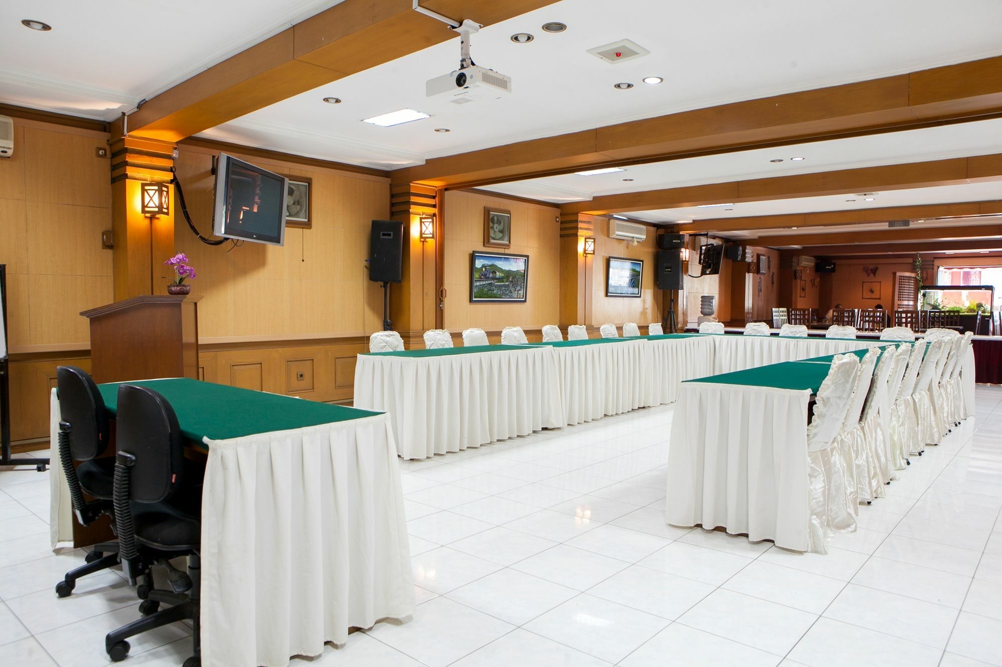 בנדונג Reddoorz Plus Near Riau Street מראה חיצוני תמונה