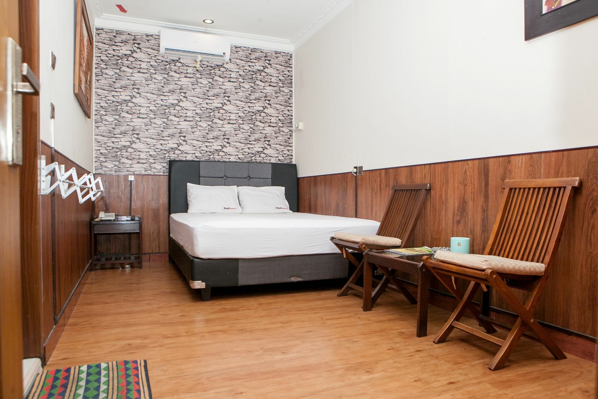 בנדונג Reddoorz Plus Near Riau Street מראה חיצוני תמונה